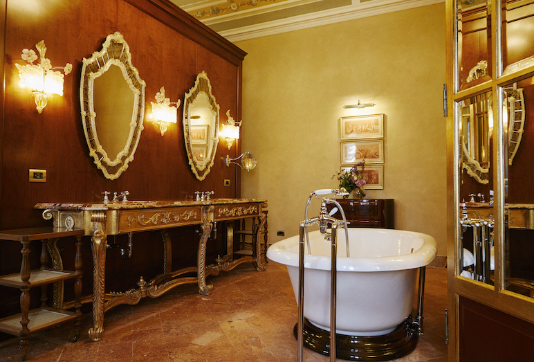 Villa Passalacqua bathroom