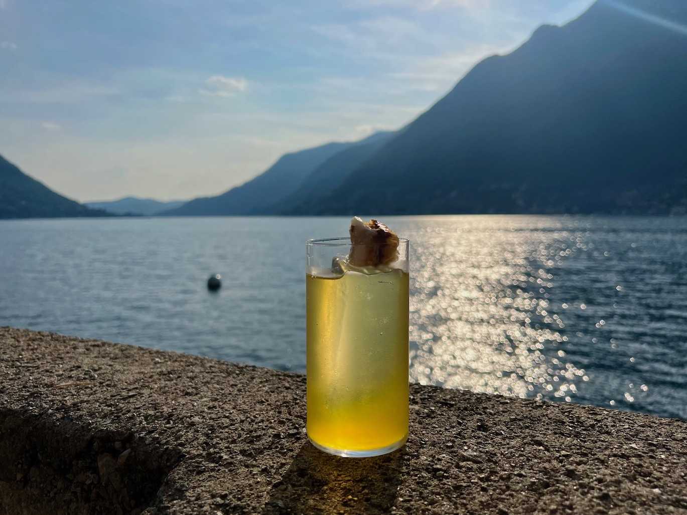 Villa Lario suset drink